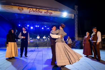 Folklorni večer_Rakek in Burja (37)